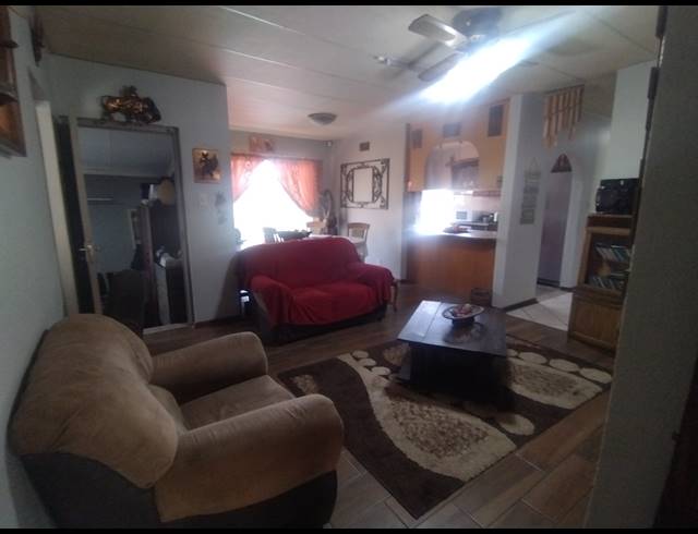 5 BEDROOM DETACHED FOR SALE IN TASBET PARK EXT 1